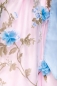 Preview: Dirndl mit herzförmigem Ausschnitt und Blumenschürze in rosa/blau