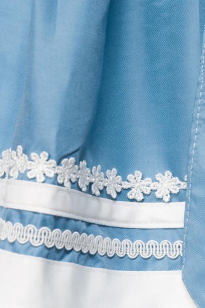 Romantisches Dirndl mit Blümchen in weiß/blau